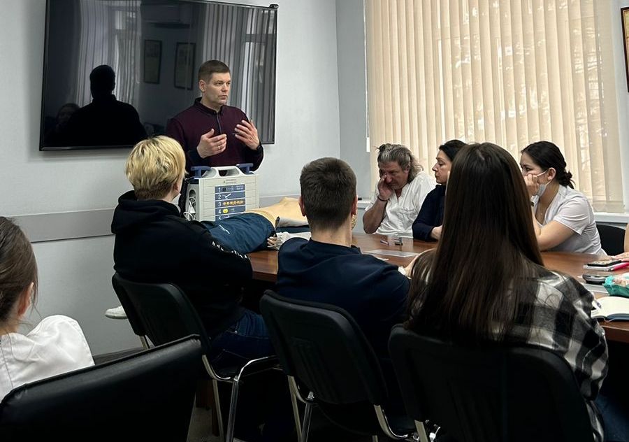 Цикл обучающих семинаров с элементами симуляционного тренинга в выездном режиме для медицинских работников стоматологической клиники «Спартамед»  продолжается!